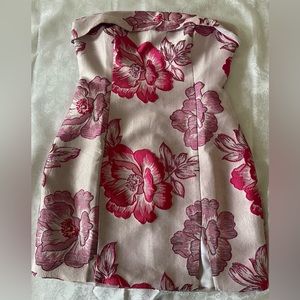 Wore once. All sales are final. No refund, return or exchange